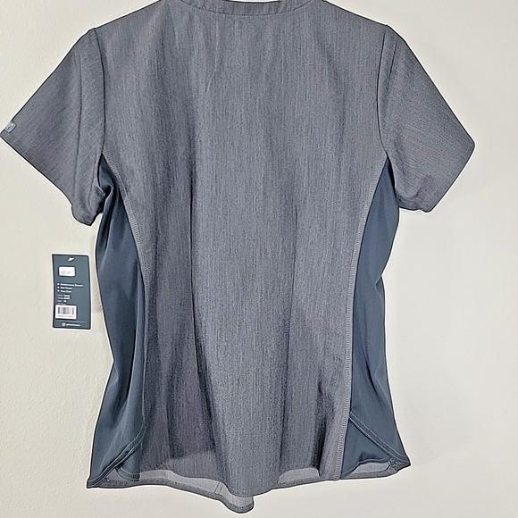 Med Couture Touch Women’s Scrub Top Size M NWT Gray Stretch V-Neck Nursing - Picture 4 of 8